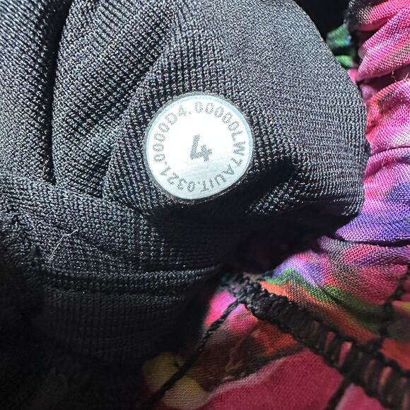 Lululemon Hotty Hot Low Rise Short 4" Hyper Flow Pink Multi Black Sz 4 Tall EUC - Picture 5 of 8